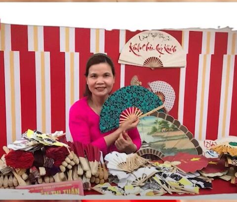 Cựu thanh niên xung phong nỗ lực tìm chỗ đứng cho quạt giấy Chàng Sơn